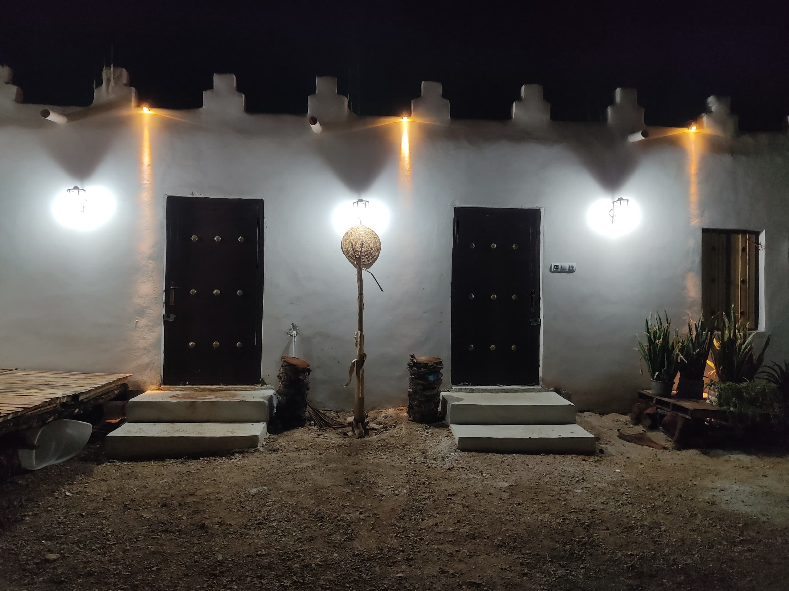 
 
			  <h3 class='caption' style='text-align:center;'>اقامتگاه دهش</h3>
		       <h5 class='description' style='text-align:center;'></h5>
    
			  
			  