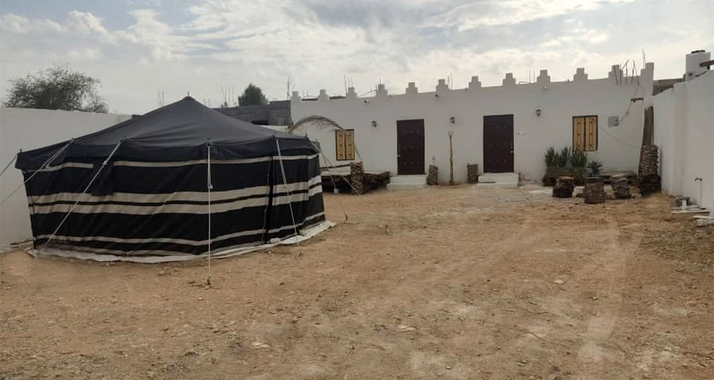 
 
			  <h3 class='caption' style='text-align:center;'>اقامتگاه کوشکنار</h3>
		       <h5 class='description' style='text-align:center;'>با فضایی دلنشین و آرام</h5>
    
			  
			  